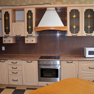 Бориса Гмирі вул., 8-Б