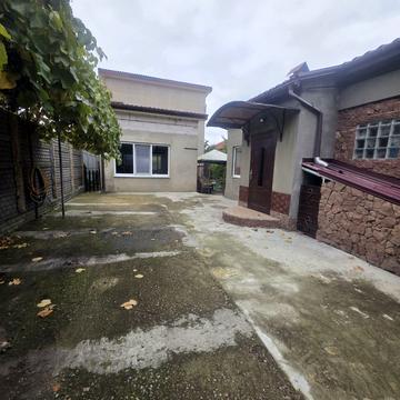 Мирна вул., 1