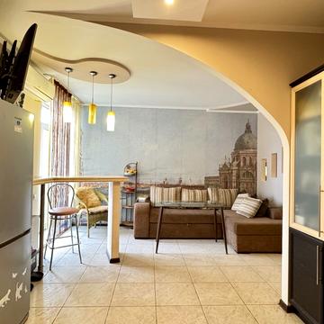 Академіка Андрія Сахарова вул., 82