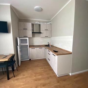 Практична вул., 8