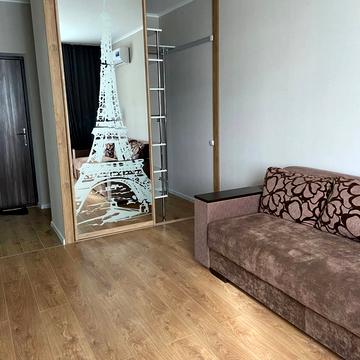 Практична вул., 8