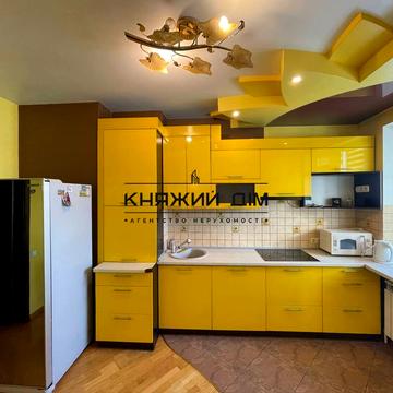 Дніпровська набережна вул., 19