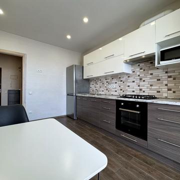 Володимирська вул., 1