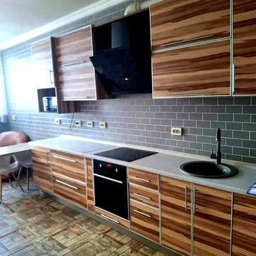 Драгоманова вул., 2