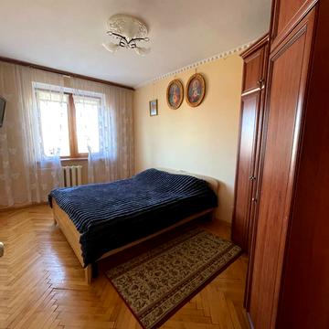 Демнянська вул., 18