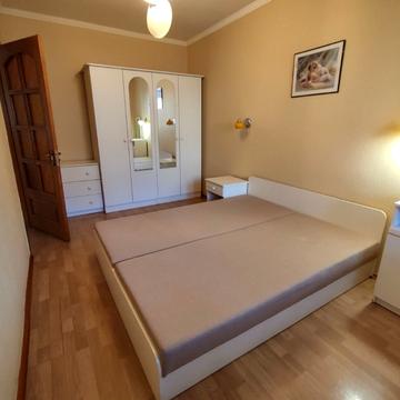 Професора Отамановського вул., 25