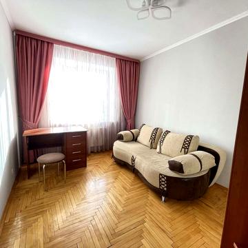 15 Квітня вул., 1