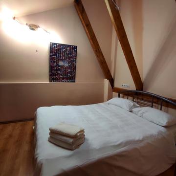 Бориса Грінченка вул., 2/1