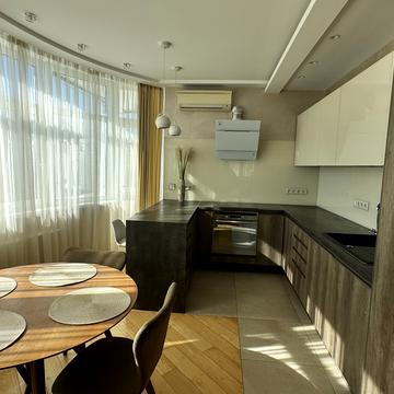 Вишгородська вул., 45