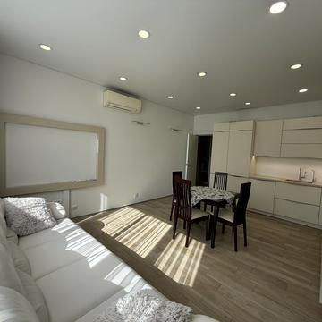 Дніпровська набережна вул., 14