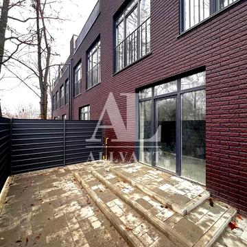 Києво-Мироцька вул., 123-М