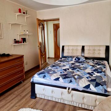 Велика Васильківська вул. (Червоноармійська), 102