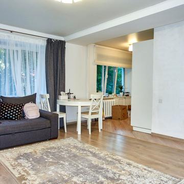 Лесі Українки бульв., 9