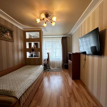 Ярослава Баїса вул. (Володимира Висоцького), 10