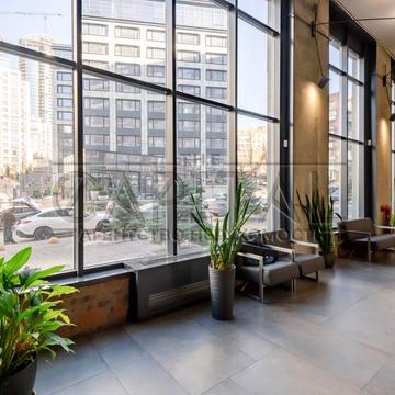 Академіка Філатова вул., 2/1