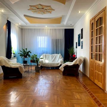 Університетська вул.