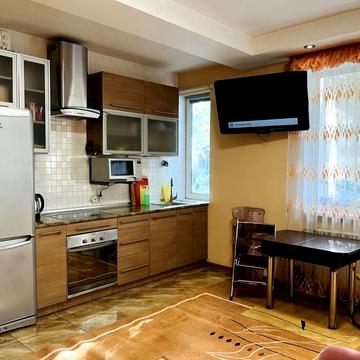 Волинська вул., 8