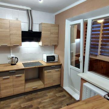 Райдужна вул., 33