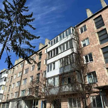 Степана Бандери просп., 76