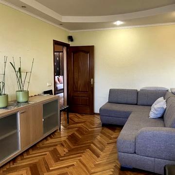 Композитора Лятошинського вул., 8