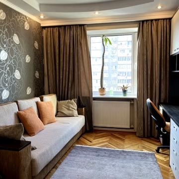 Композитора Лятошинського вул., 8