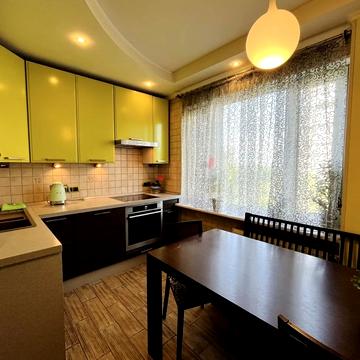 Композитора Лятошинського вул., 8