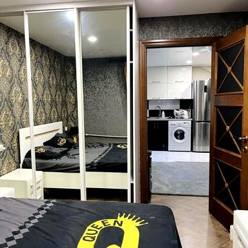 Єреванська вул., 10