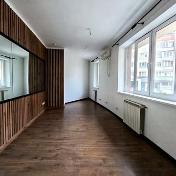 Незалежності вул., 43