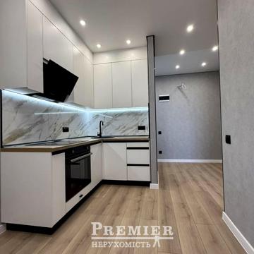 Євгена Чикаленка вул., 93/4