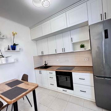 Петра Калнишевського вул. (Михайла Майорова), 8