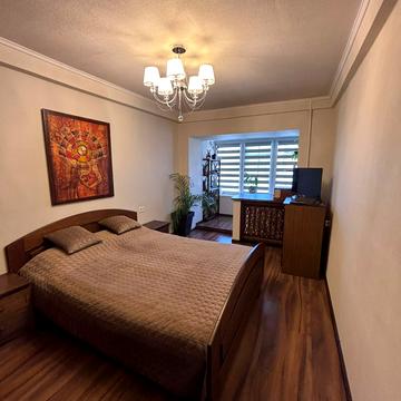 Русанівська набережна вул., 12