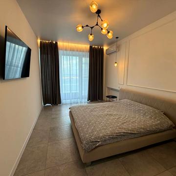 Набережна Перемоги вул., 7