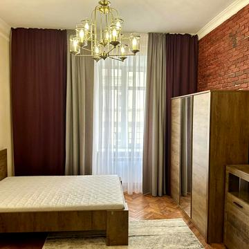 Шептицьких вул., 18