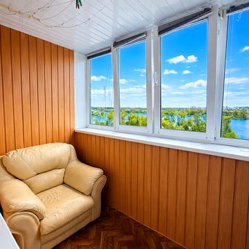 Прирічна вул., 19