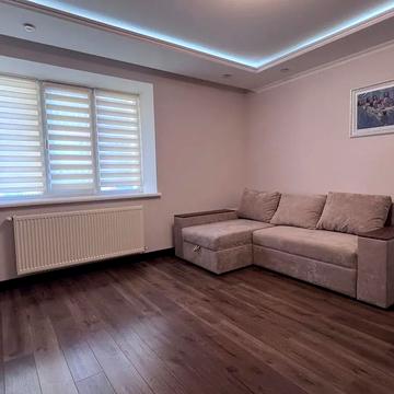 Яблунева вул., 1/2