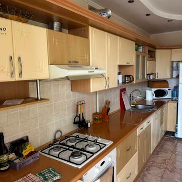 Чорновола, 11