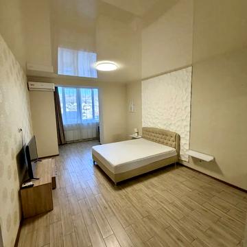 Набережна Перемоги вул., 62