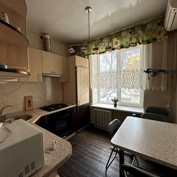 Вишгородська вул., 4