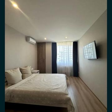 Героїв Харкова просп. (Московський), 162