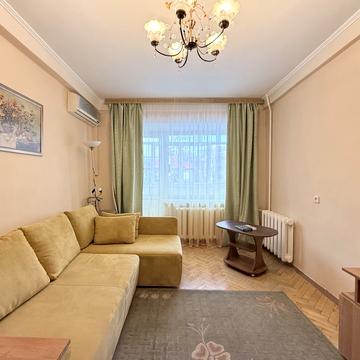 Академіка Богомольця вул., 8-А