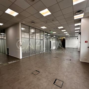 Володимирська вул., 9