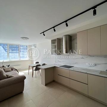 Євгена Сверстюка вул. (Марини Раскової), 6