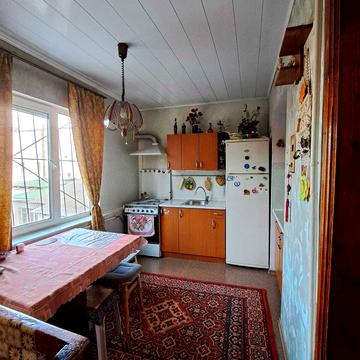 Богдана Хмельницького вул., 72