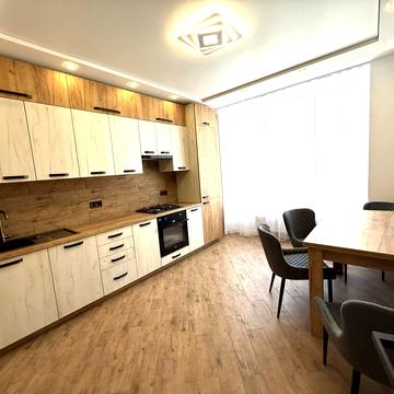 Героїв Крут вул., 8