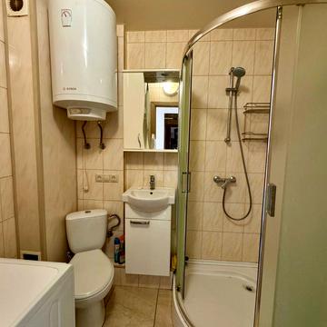 Набережна Перемоги вул., 104