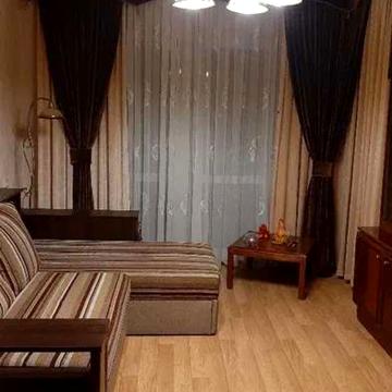 Павла Тичини просп., 3