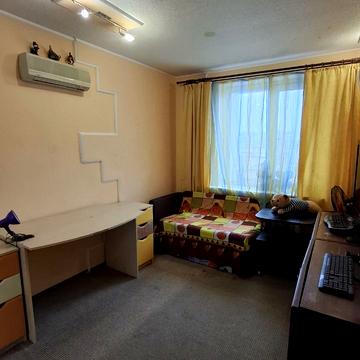 Тополина вул., 1