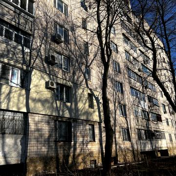 Лялі Ратушної вул., 126