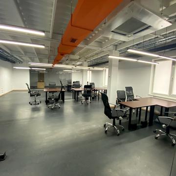 Євгена Петрушевича пл., 3