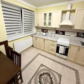 Шептицьких вул., 43